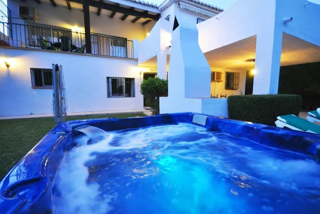High Quality, Spacious, 4 Bedroom Private Villa Santa Fe de los Boliches