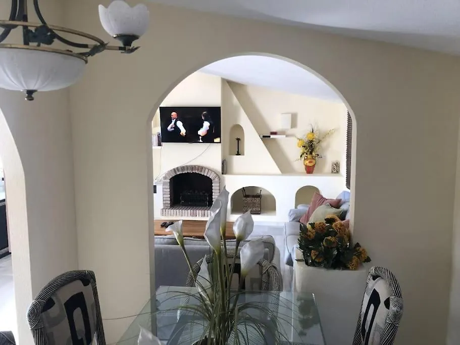High Quality, Spacious, 4 Bedroom Private Villa Santa Fe de los Boliches