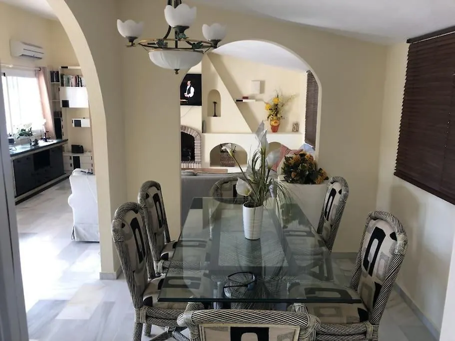 High Quality, Spacious, 4 Bedroom Private Villa Santa Fe de los Boliches