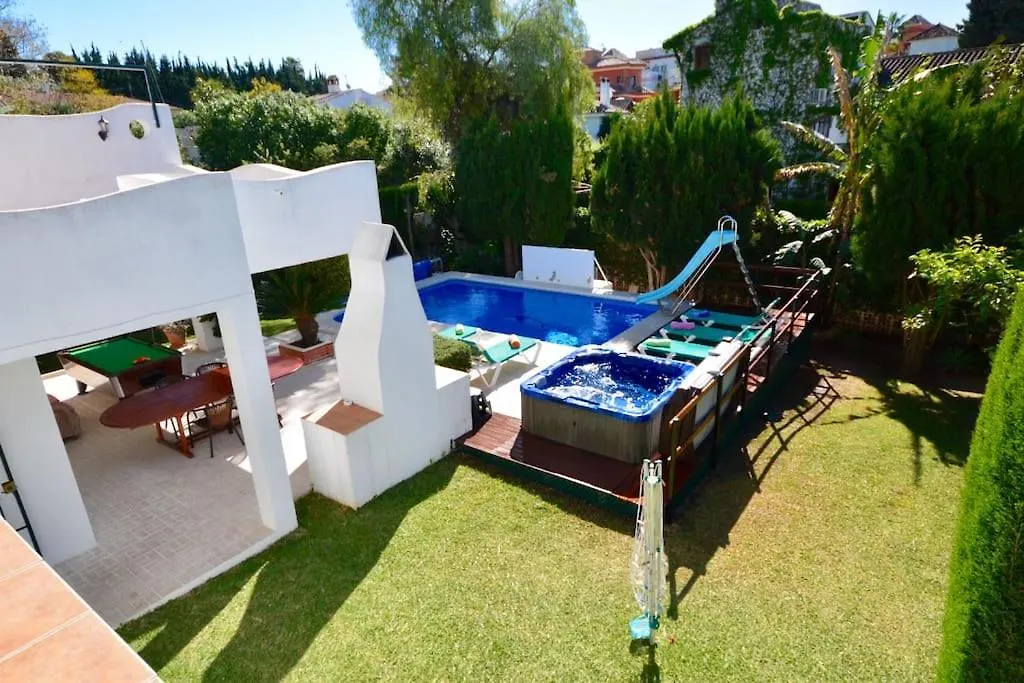 High Quality, Spacious, 4 Bedroom Private Villa Santa Fe de los Boliches