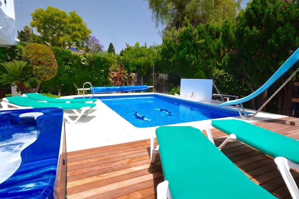 High Quality, Spacious, 4 Bedroom Private Villa Santa Fe de los Boliches